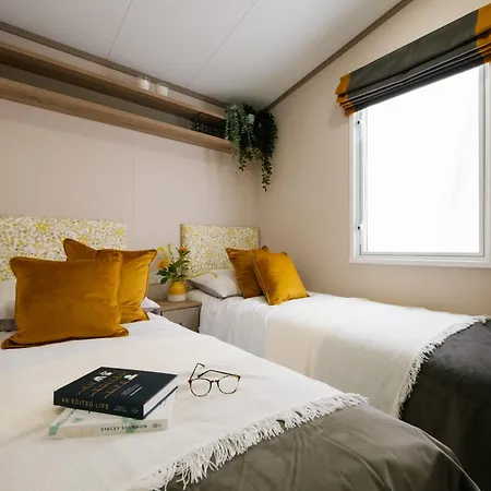 Chalet Hot Tub Near York 5 Star Country Park *