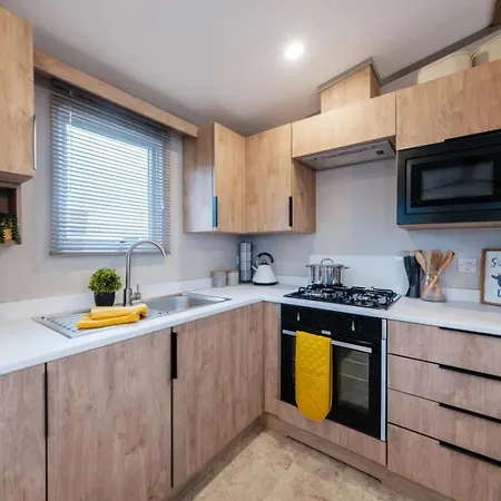 Hot Tub Near York 5 Star Country Park Chalet *